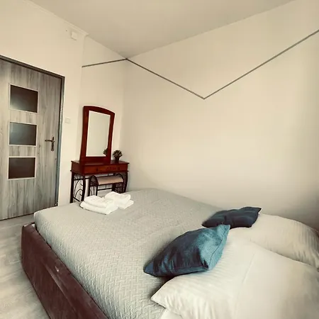 Easy Rent- Chopina Citycentre Free Parking 24h Check-in شقة